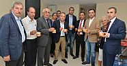 Başkan Böcek, Vatandaşa Aşure İkram Etti