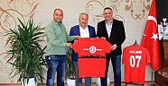 BÜYÜK ANTALYASPOR DERNEĞİ’NDEN ŞAHİN’E HEDİYE FORMA