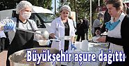 Büyükşehir aşure dağıttı