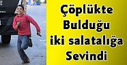 Çöpte Bulduğu İki Adet Salatalık, Suriyeli Çocuğu Böyle Sevindirdi