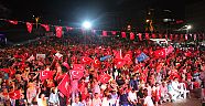 Demokrasi Aşıkları Meydanlara Sığmıyor