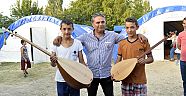  İKİZLERDEN, BAŞKAN UYSAL’A BAĞLAMA TEŞEKKÜRÜ