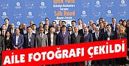 KATILIMCILARLA TOPLU AİLE FOTOĞRAFI ÇEKİLDİ