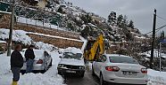 Konyaaltı Belediyesi karla kaplanan yolları açıyor