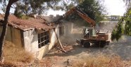 Metruk bina yıkıldı