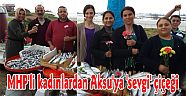 MHP'li kadınlardan Aksu'ya 'sevgi' çiçeği