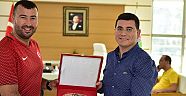  MUAY THAİ FEDERASYONU’NDAN TÜTÜNCÜ’YE TEŞEKKÜR