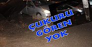 PERGE CADDESİNDEKİ ÇUKUR LASTİKLERİ PATLATTI
