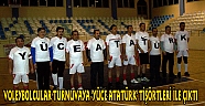VOLEYBOLCULAR TURNUVAYA YÜCE ATATÜRK TİŞÖRTLERİ İLE ÇIKTI