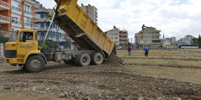 Toros Mahallesi’ne Modern Futbol Sahası