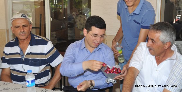 Tütüncü bayramda da halkla iç içe