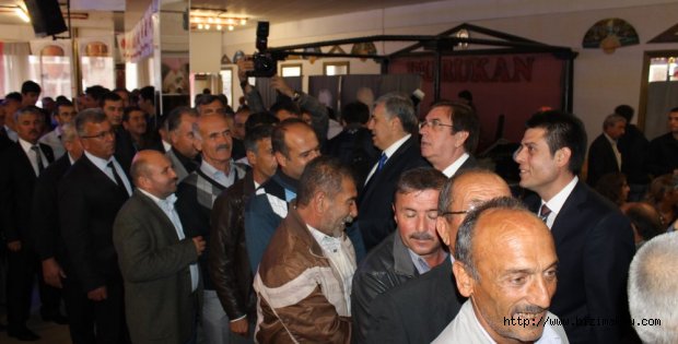 ÜLKÜCÜLER SALONLARA SIĞMADI