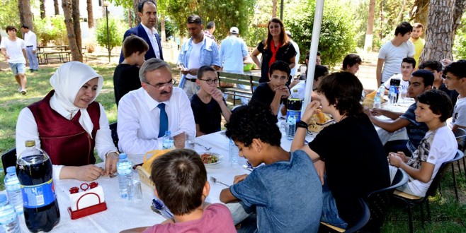 VALİ KARALOĞLU ÇOCUK EVLERİ, HUZUREVİ VE AİLELERİ ZİYARET ETTİ