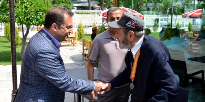 VALİ TÜRKER ŞEHİT VE GAZİ ANNELERİ İLE BULUŞTU