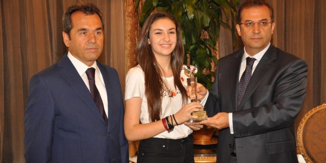 Vali Türker TEOG Sınavlarında Dereceye Giren Öğrencileri Ödüllendirdi