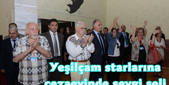 Yeşilçam starlarına cezaevinde sevgi seli