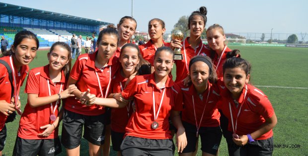 Yıldız Kızlar Tarih Yazdı!