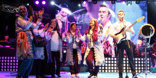 Yörük Festivali'nde Mustafa Ceceli rüzgarı
