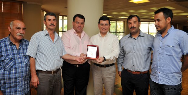 Yörüklerden Tütüncü’ye plaket